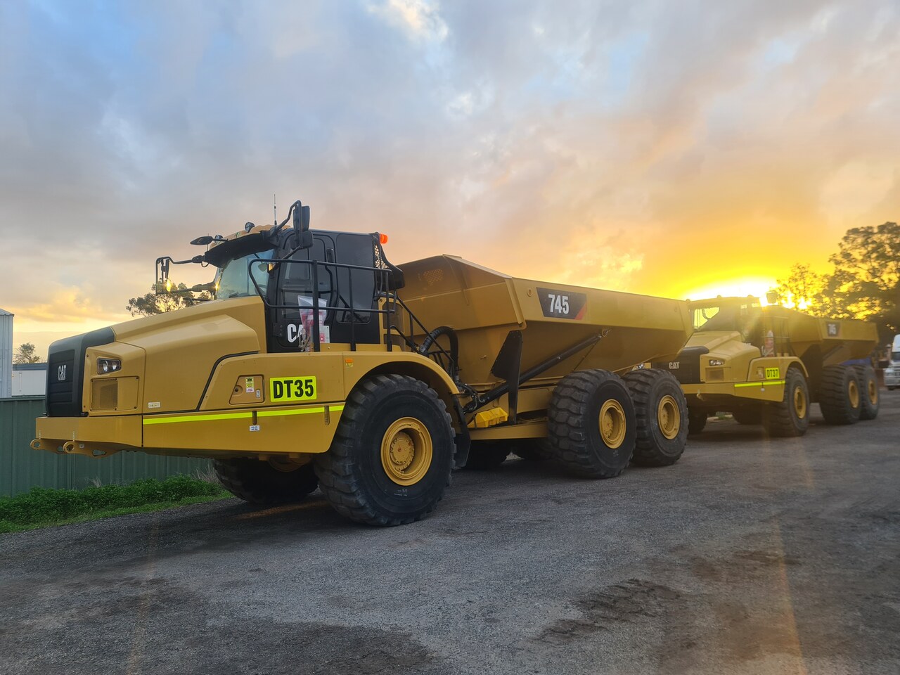 Category DUMP TRUCKS