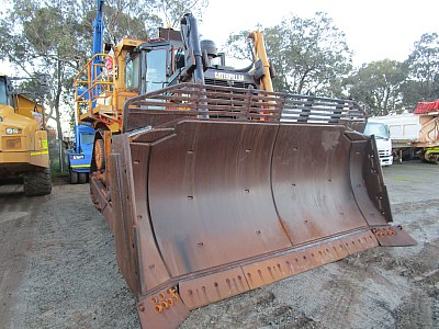 CAT D9 Dozer