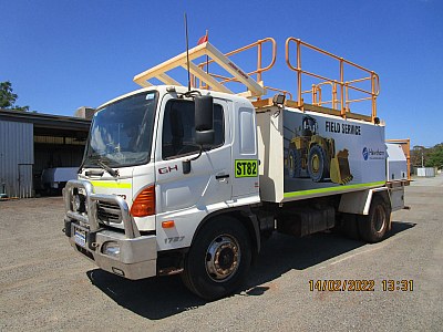 Service Truck 500 Hino ST82