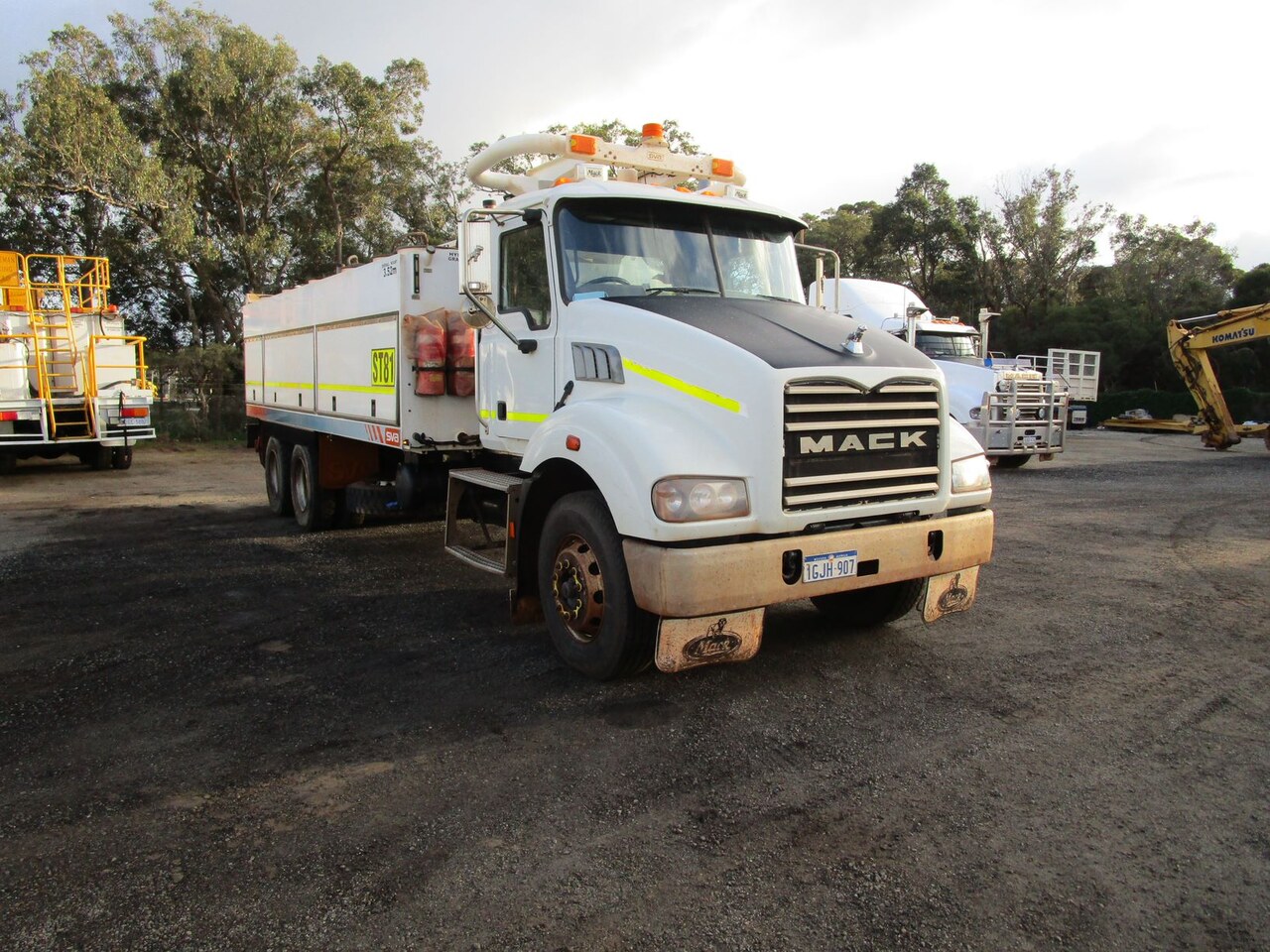 Service Truck Mack ST81